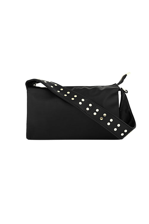 Bag babe on the move
