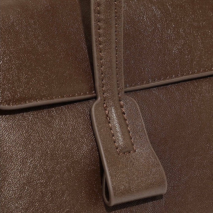 Sac bandoulière Cuir Souple Gland – Luxe & Élégance Minimaliste
