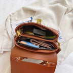 Sac à main vintage–Bandoulière fermoir doré style rétro chic MYNELIA