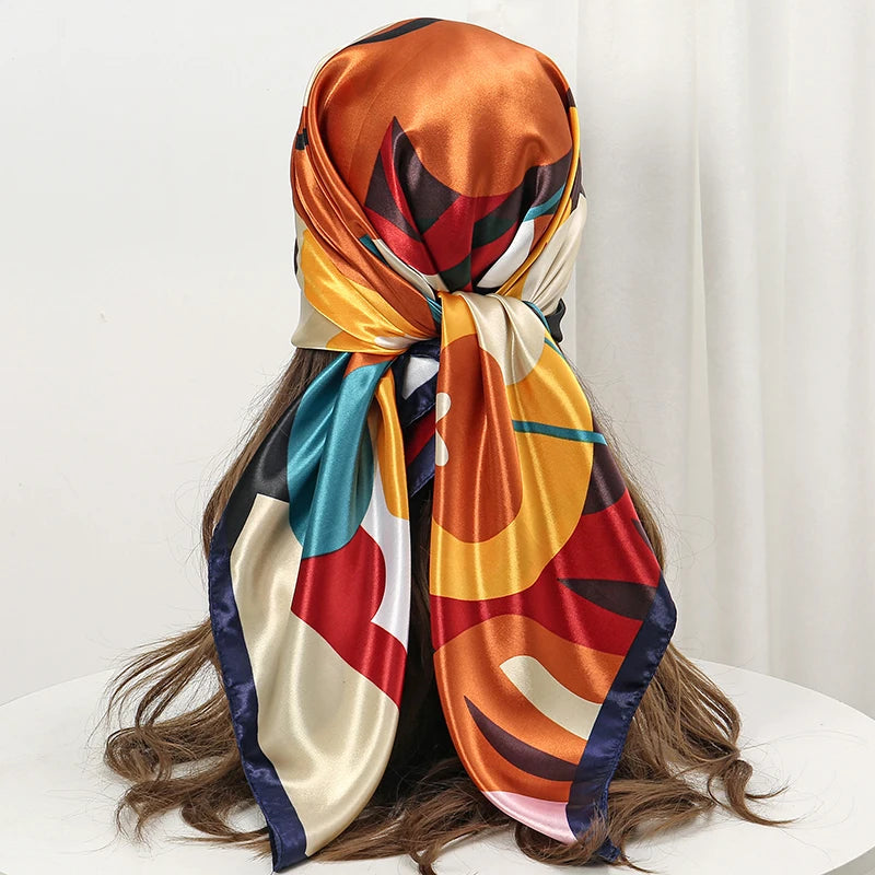 Foulard carré femme en polyester satiné – Motif floral 90 × 90 cm