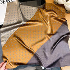 Foulard Femme 70x70cm – Motif Carreaux Chic MYNELIA