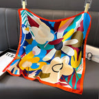 Foulard carré femme en polyester satiné – Motif floral 70 × 70 cm