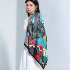 Foulard carré femme en polyester satiné effet soie – Imprimé animalier 90 × 90 cm