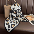 Foulard Carré Imprimé Léopard Effet Soie – Léger & Polyvalent