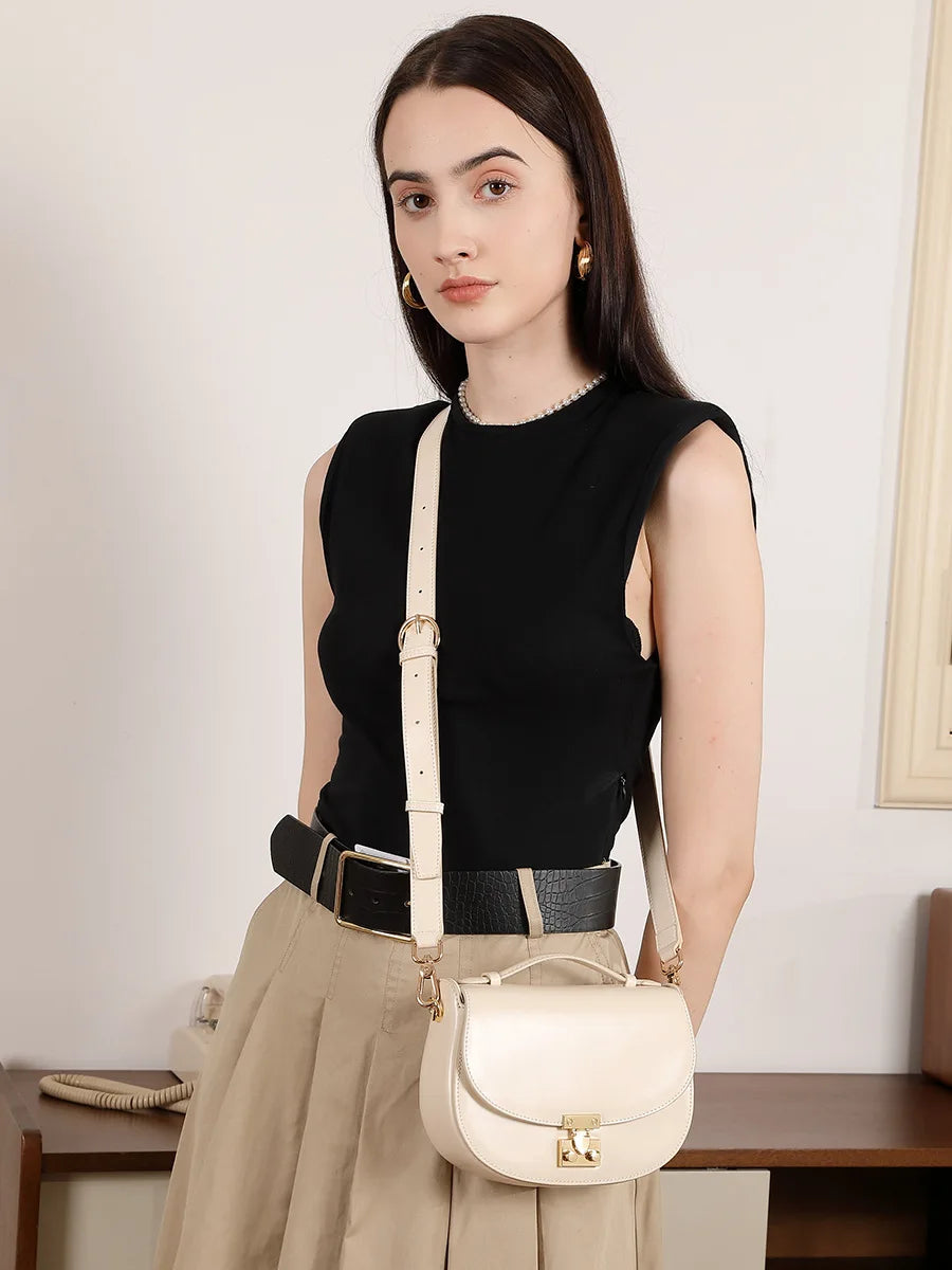 Umhängetasche aus echtem Leder in Sattelform – Eleganz & Raffinesse