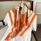 Foulard carré satiné en polyester – Orange ornemental ou vert cachemire