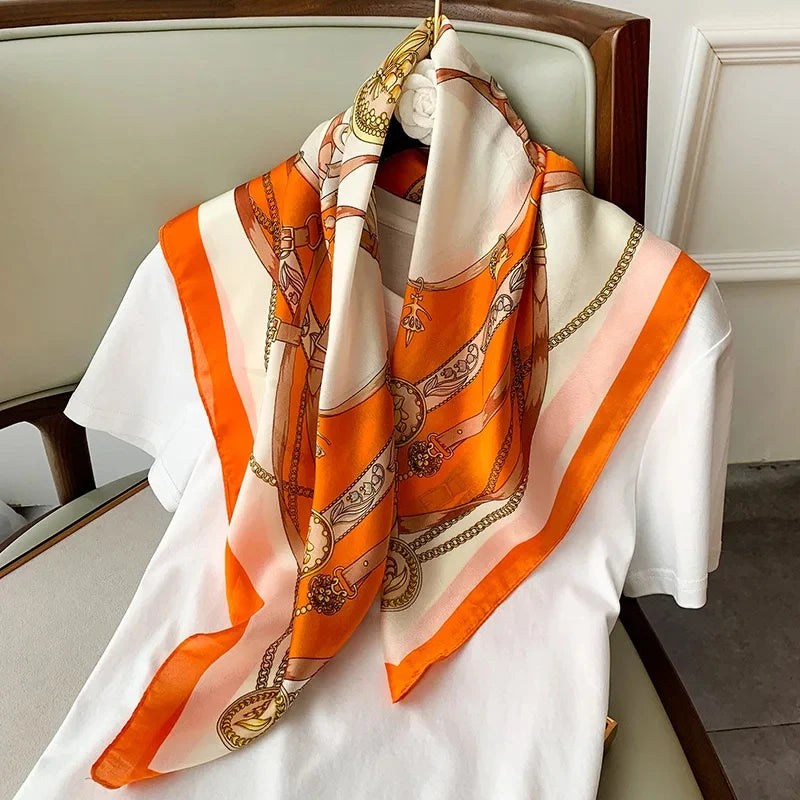 Foulard carré satiné en polyester – Orange ornemental ou vert cachemire