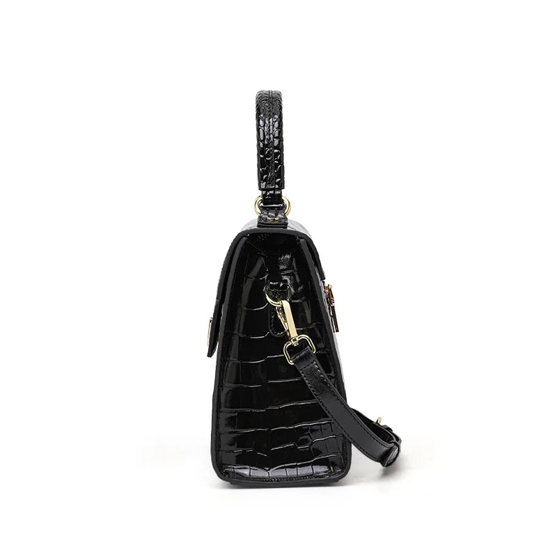 Sac à main en cuir verni effet crocodile – Poignée et bandoulière