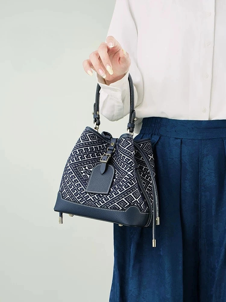 Sac à main seau en cuir artisanal – Imprimé Style Chinois, Port Épaule & Bandoulière MYNELIA