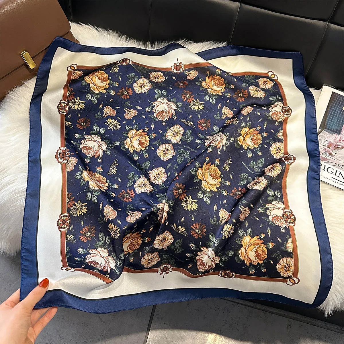 Foulard Carré Femme Motif Paisley – 70×70 cm, Doux & Multicolore MYNELIA