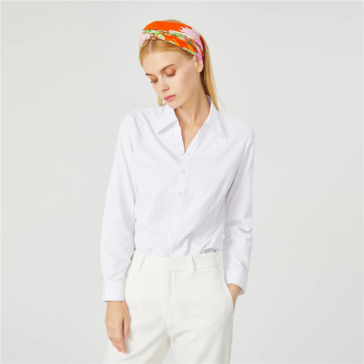 Foulard carré femme en soie imprimée – 90 × 90 cm