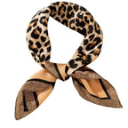 Foulard Carré Imprimé Léopard Effet Soie – Léger & Polyvalent