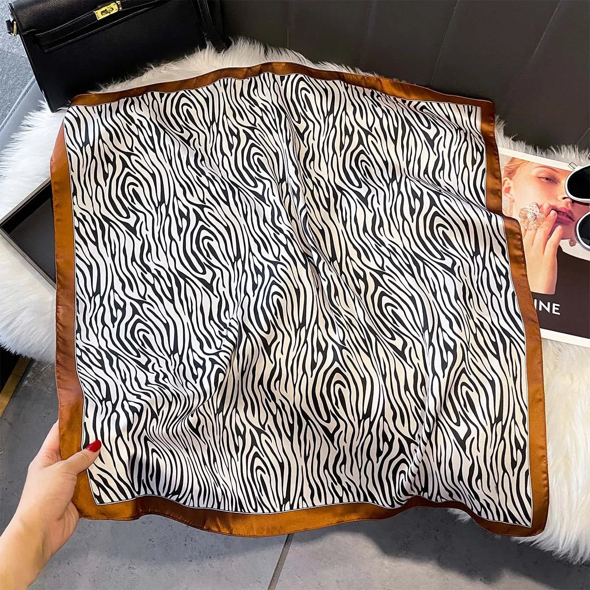 Foulard Carré Femme Motif Paisley – 70×70 cm, Doux & Multicolore MYNELIA