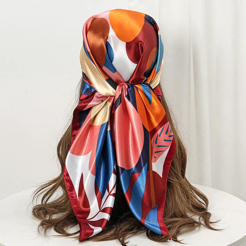 Foulard carré femme en polyester satiné – Motif floral 90 × 90 cm