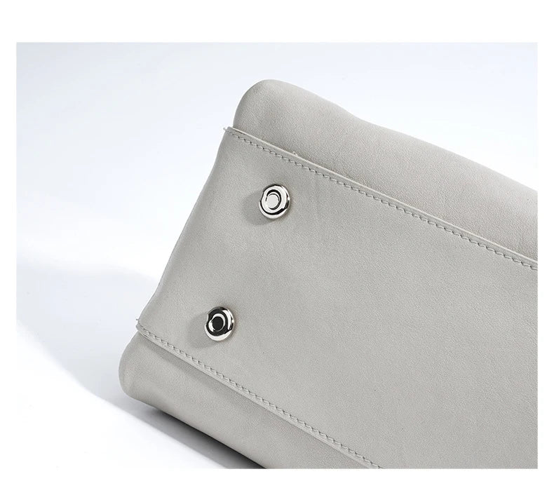 Handtasche aus echtem Leder, neues Nischen-Design 2025, modische Kissen-Tasche aus Rindsleder, einfache Umhängetasche für Damen
