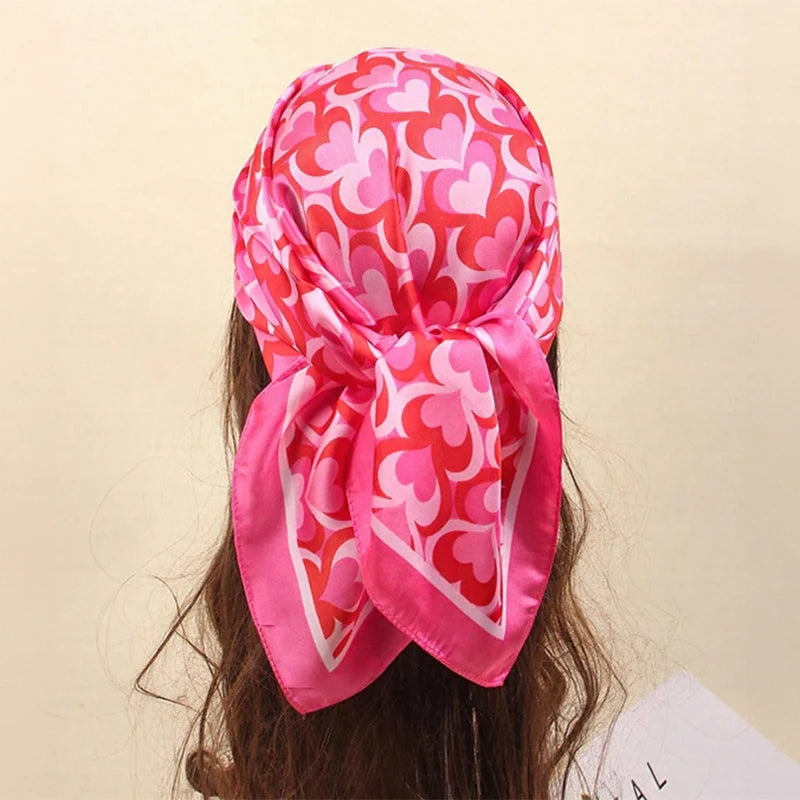 Foulard Carré Imprimé Floral 70×70 cm – Léger & Multicolore, Femme MYNELIA
