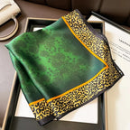 Foulard Carré Imprimé Léopard Effet Soie – Léger & Polyvalent