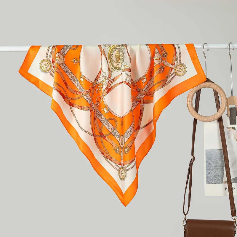 Foulard carré satiné en polyester – Orange ornemental ou vert cachemire