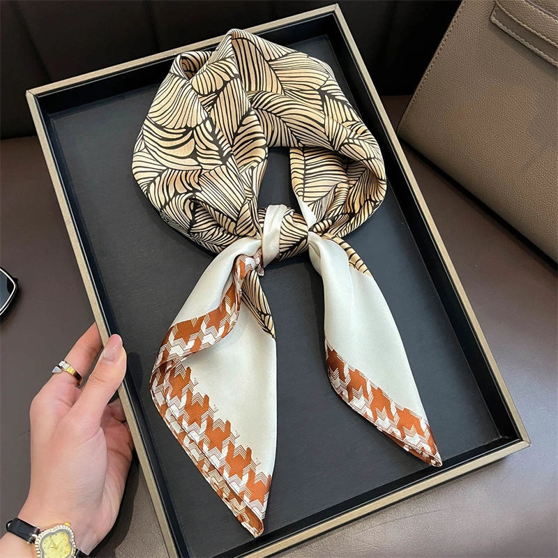 Foulard Carré Imprimé Floral 70×70 cm – Léger & Multicolore, Femme MYNELIA