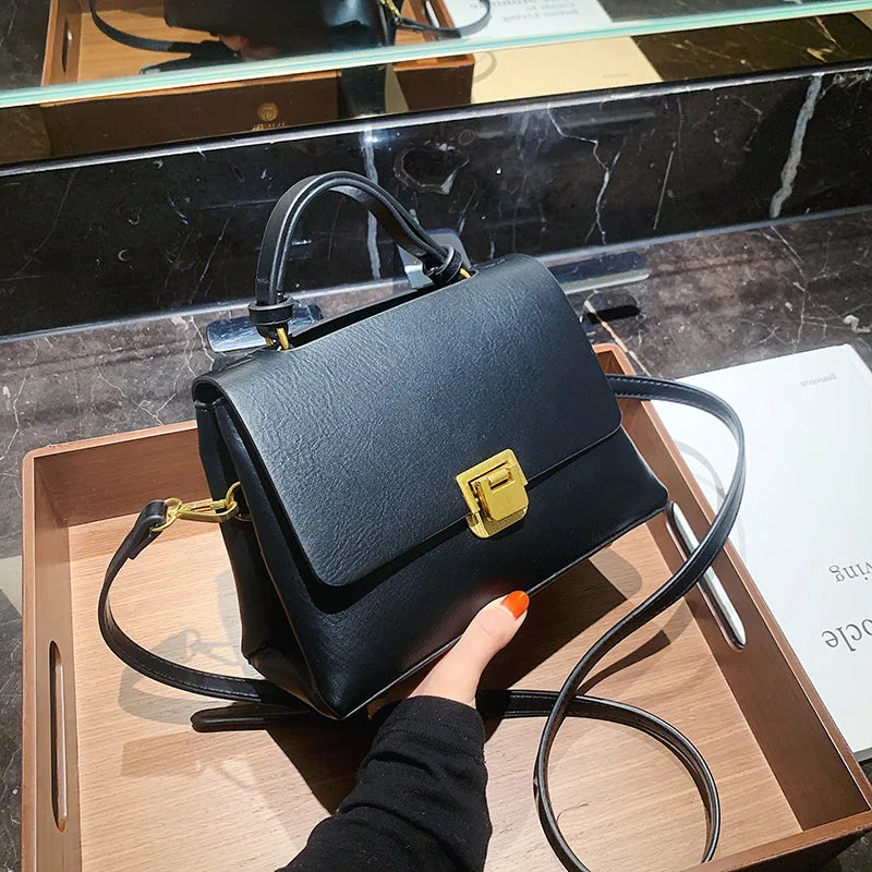 Sac à main vintage–Bandoulière fermoir doré style rétro chic MYNELIA