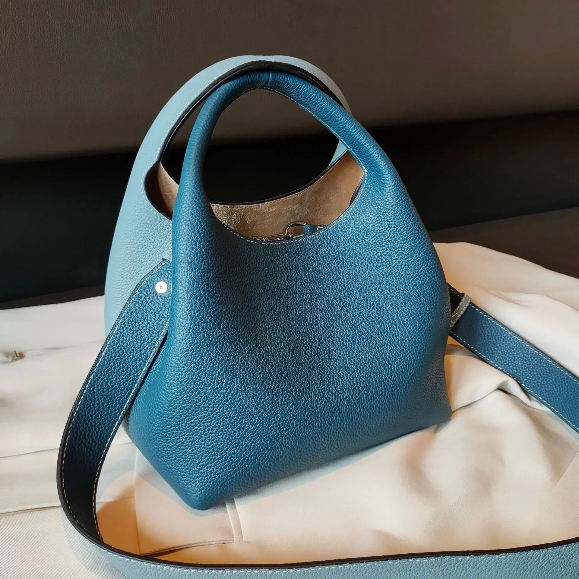 Sac Seau en Cuir de Vachette Naturel – Cabas Chic Femme MYNELIA