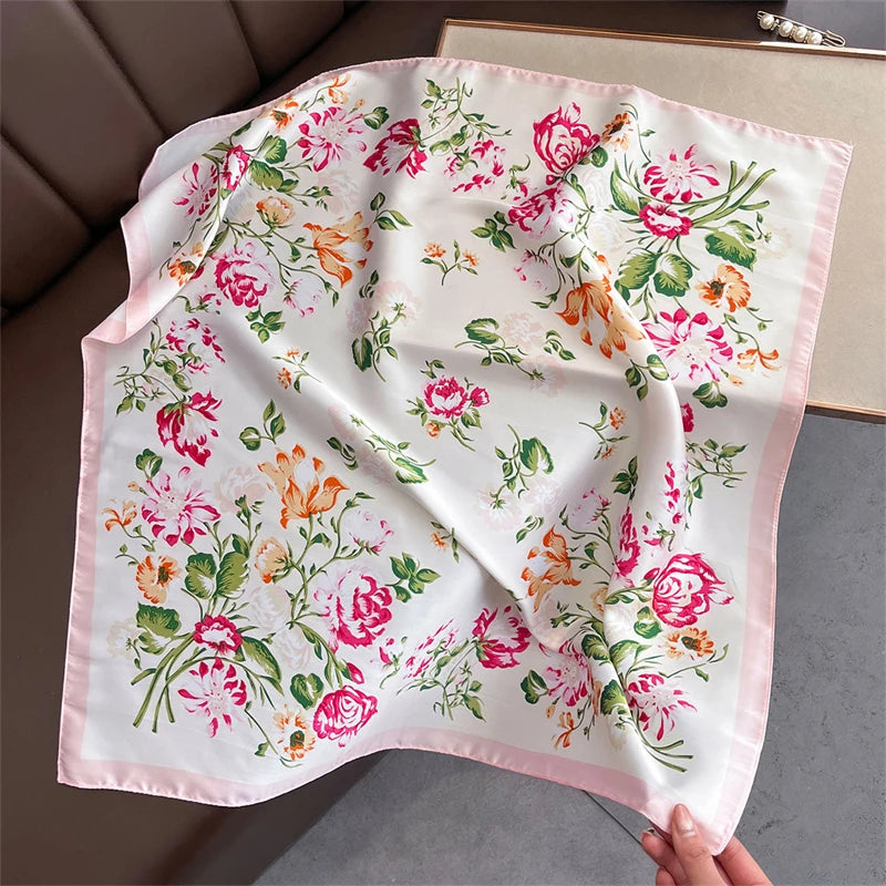 Foulard Carré Imprimé Floral 70×70 cm – Léger & Multicolore, Femme MYNELIA