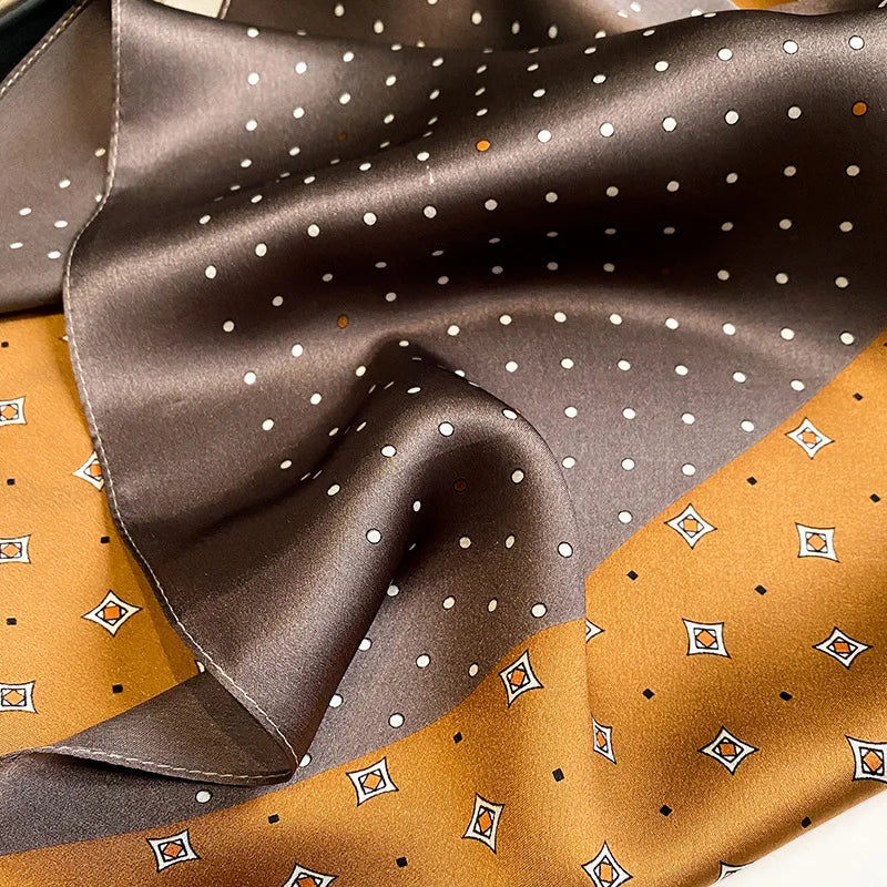 Foulard Femme 70x70cm – Motif Carreaux Chic MYNELIA