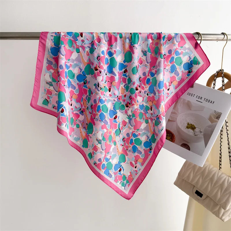 Foulard Carré Imprimé Floral 70×70 cm – Léger & Multicolore, Femme MYNELIA