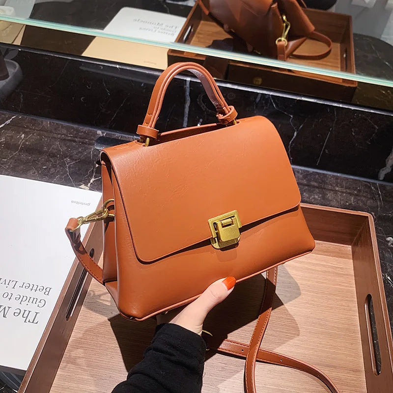 Sac à main vintage–Bandoulière fermoir doré style rétro chic MYNELIA