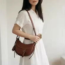 Sac à Bandoulière en cuir Équestre – Demi-Lune MYNELIA