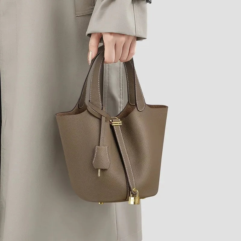 Sac Seau en Cuir Togo – Panier Souple Femme, 22 cm MYNELIA