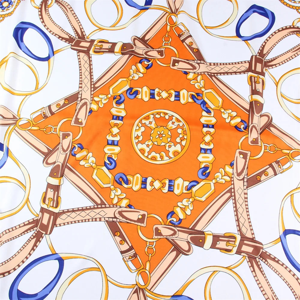 Grand foulard carré à motifs chaînes et brides – 130 × 130 cm
