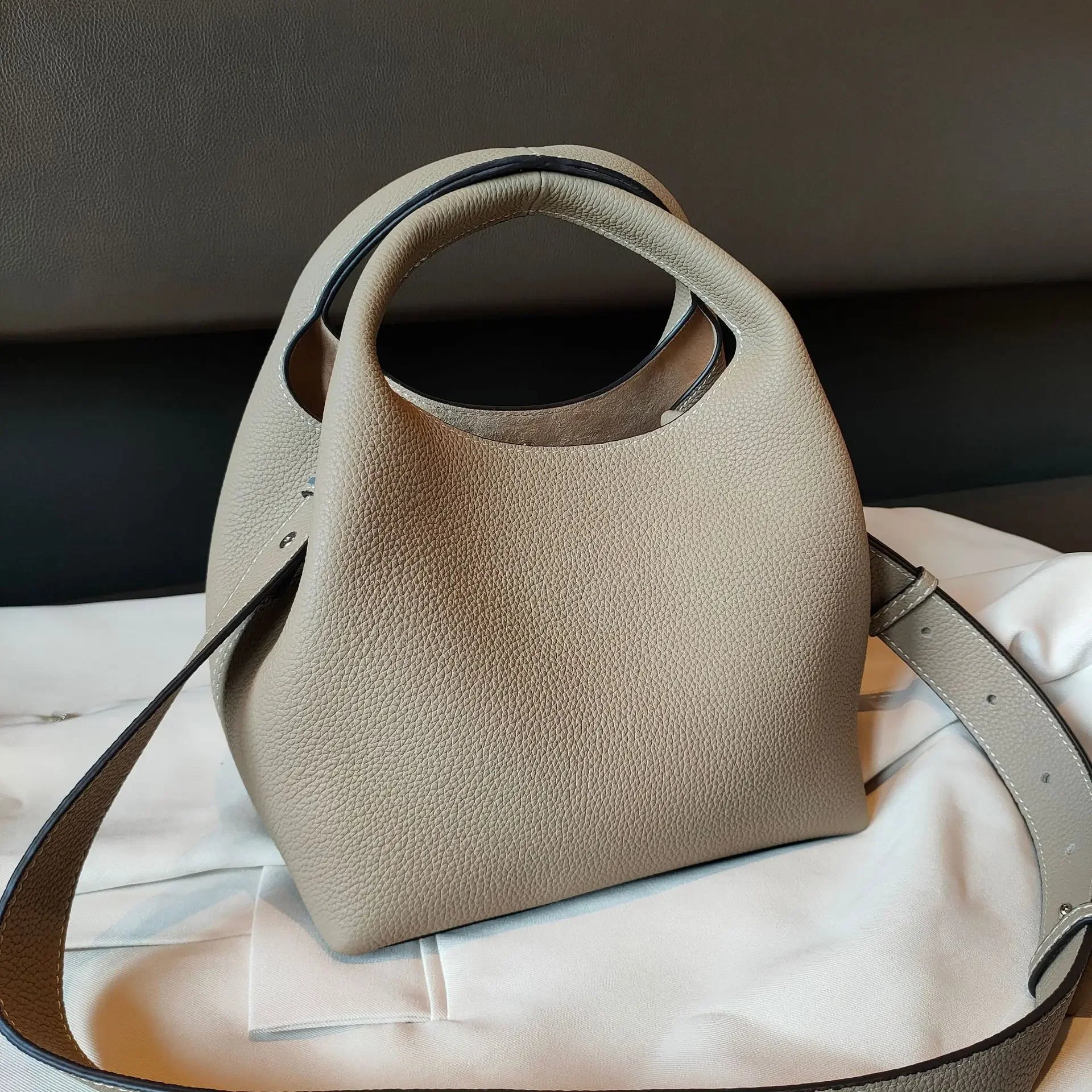 Sac Seau en Cuir de Vachette Naturel – Cabas Chic Femme MYNELIA