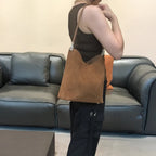 Sac hobo femme en cuir de vache véritable – Forme Bucket, Fermeture Magnétique MYNELIA