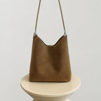 Sac hobo femme en cuir de vache véritable – Forme Bucket, Fermeture Magnétique MYNELIA