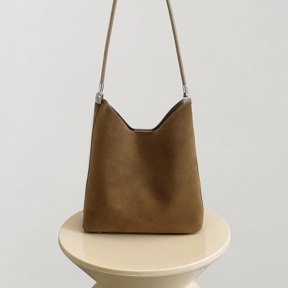 Sac hobo femme en cuir de vache véritable – Forme Bucket, Fermeture Magnétique MYNELIA