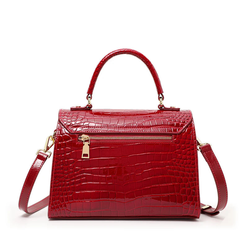 Sac à main en cuir verni effet crocodile – Poignée et bandoulière