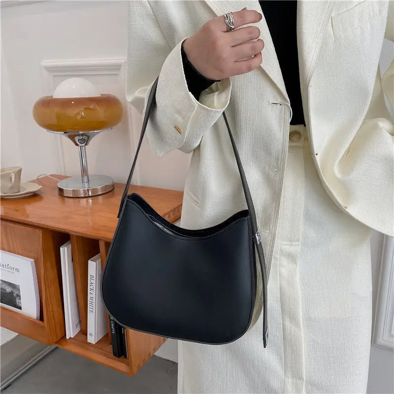 Sac à main Hobo cuir souple — La Désinvolture Élégante MYNELIA
