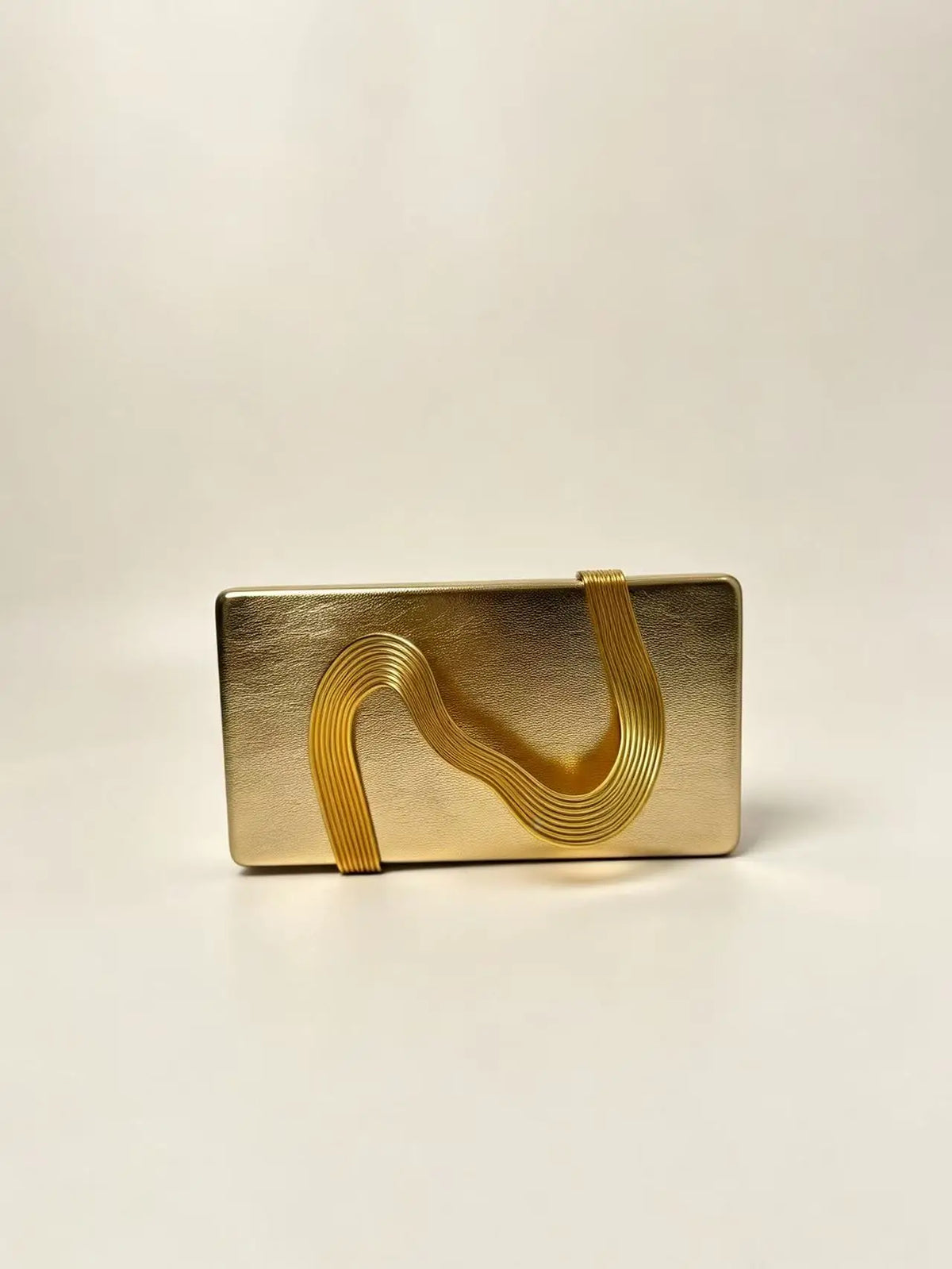 Pochette de soirée femme en simili cuir avec décor métallique