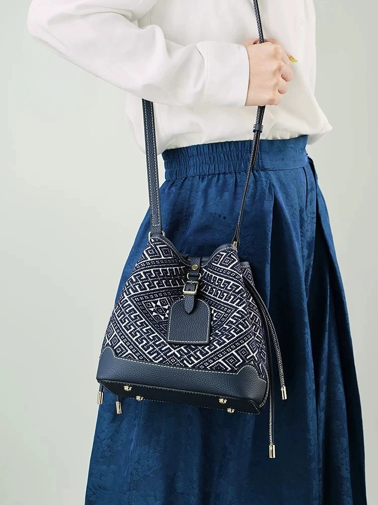 Sac à main seau en cuir artisanal – Imprimé Style Chinois, Port Épaule & Bandoulière MYNELIA