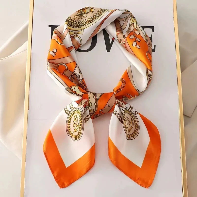 Foulard carré satiné en polyester – Orange ornemental ou vert cachemire