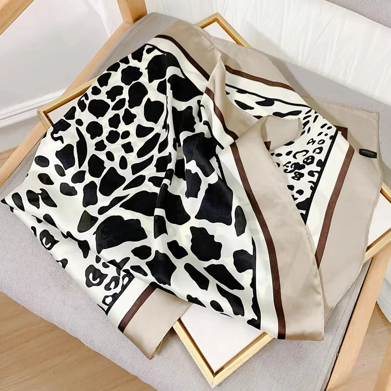Foulard Carré Imprimé Léopard Effet Soie – Léger & Polyvalent