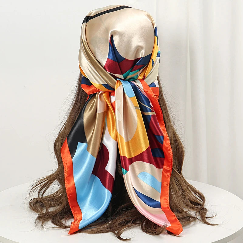 Foulard carré femme en polyester satiné – Motif floral 90 × 90 cm