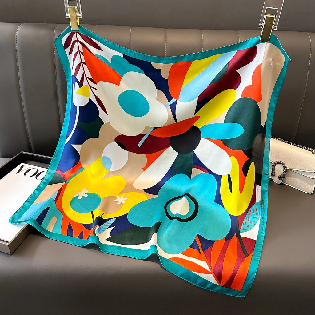 Foulard carré femme en polyester satiné – Motif floral 70 × 70 cm