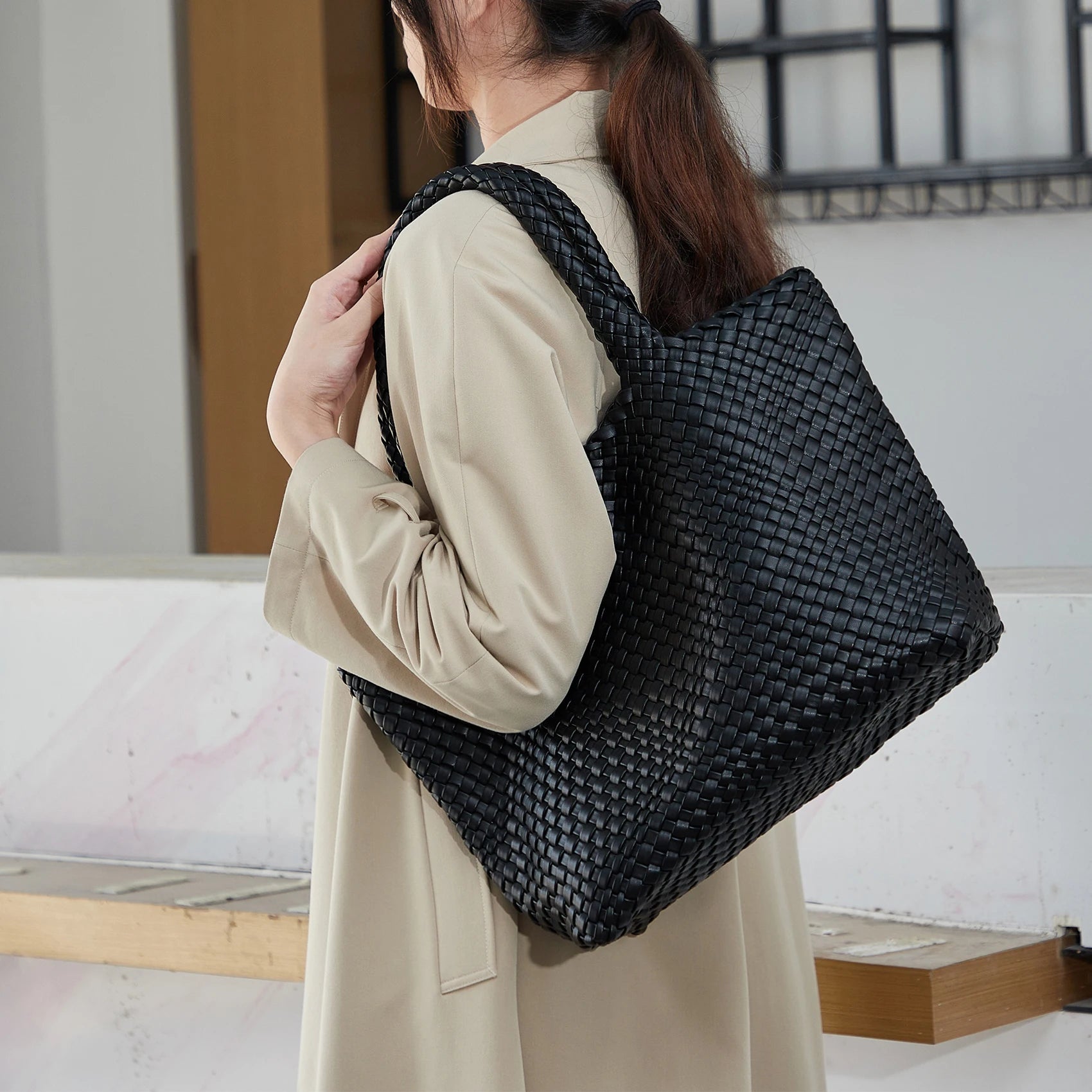 Sac Tote tressé en cuir PU vegan – Artisanal, Fermeture Hasp