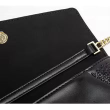 Pochette femme de soirée en simili cuir – Chaînes décoratives